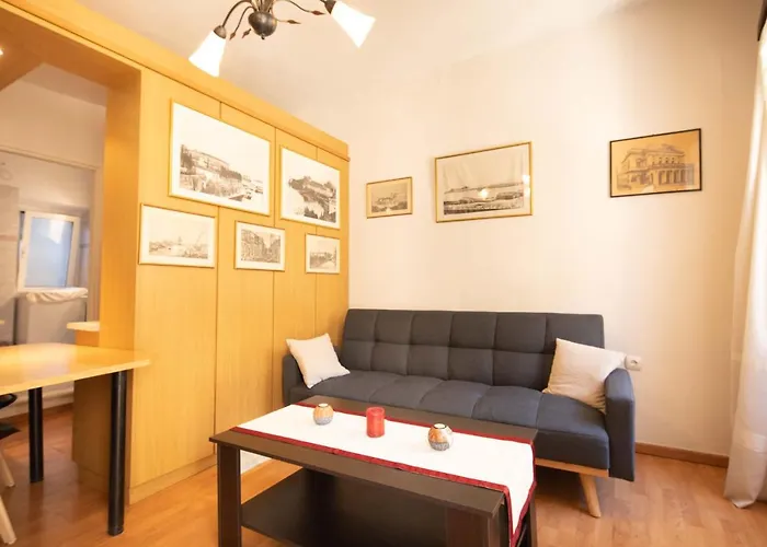 Andrew\'S Old Town Apartment By Corfuescapes